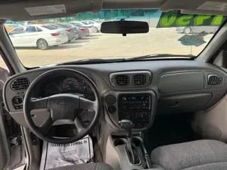 2004 Chevrolet TrailBlazer 4dr 2WD LS