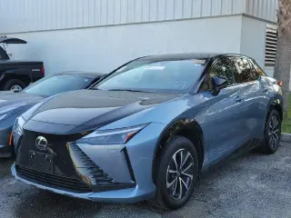 Lexus RZ 450e 2024 tracción en todas las ruedas Premium 4p Crossover con ruedas de 18 pulgadas