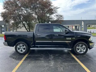 2016 RAM 1500 4WD Crew Cab 140.5" Big Horn