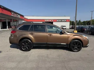 2011 Subaru Outback 4dr Wgn H4 Auto 2.5i Limited Pwr Moon
