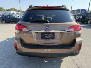 2011 Subaru Outback 4dr Wgn H4 Auto 2.5i Limited Pwr Moon