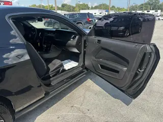 2012 Ford Mustang 2dr Cpe V6