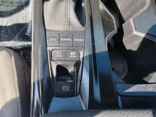 2025 Toyota Camry Hybrid SE