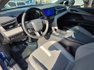 2025 Toyota Camry Hybrid SE