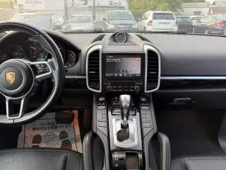 2018 Porsche Cayenne Base