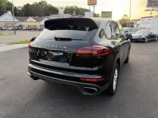 2018 Porsche Cayenne Base