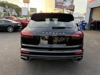 2018 Porsche Cayenne Base