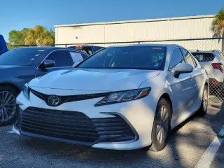 Toyota Camry 2023 LE 4p Sedano