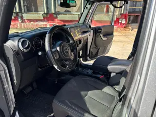2016 Jeep Wrangler Unlimited 4WD 4dr Sahara