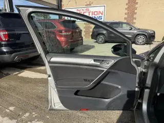 2016 Volkswagen Golf TSI S 6A