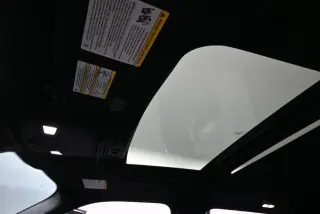 Ford F-150 2019 4x4 Raptor 4p SuperCab 5.5 ft. CA con techo solar de panel doble, paquete de tecnología Raptor, 17 ruedas de aluminio forjado compatibles con llantas de bloqueo, escalón de portón con asistencia de elevación de portón, paquete de lujo Grup