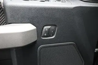 Ford F-150 2019 4x4 Raptor 4p SuperCab 5.5 ft. CA con techo solar de panel doble, paquete de tecnología Raptor, 17 ruedas de aluminio forjado compatibles con llantas de bloqueo, escalón de portón con asistencia de elevación de portón, paquete de lujo Grup