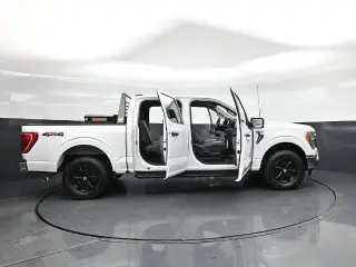 Ford F-150 2022 4x4 XLT 4p SuperCrew 5.5 ft. CB