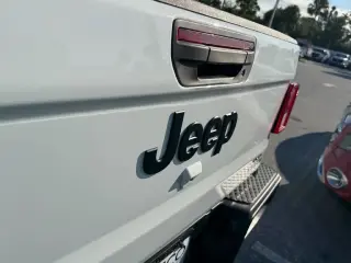 Jeep Gladiator 2021 4x4 Sport 4dr Crew Cab 5.0 ft. SB