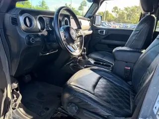 Jeep Wrangler Unlimited 2018 4x4 Moab 4dr SUV (versión de mitad de año)
