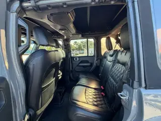 Jeep Wrangler Unlimited 2018 4x4 Moab 4dr SUV (versión de mitad de año)