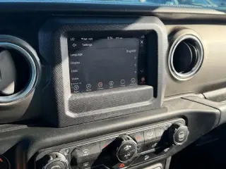 Jeep Wrangler Unlimited 2018 4x4 Moab 4dr SUV (versión de mitad de año)
