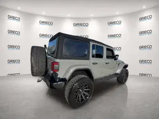 Jeep Wrangler Unlimited 2018 4x4 Moab 4dr SUV (versión de mitad de año)