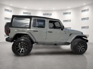 Jeep Wrangler Unlimited 2018 4x4 Moab 4dr SUV (versión de mitad de año)