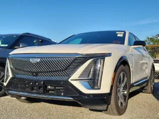 Cadillac LYRIQ 2024 AWD Luxury 1 4dr SUV