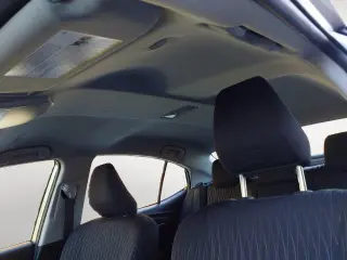 Toyota Camry LE Sedán de 4 puertas 2025