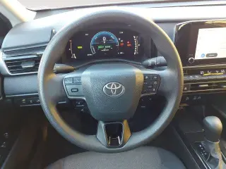 Toyota Camry LE Sedán de 4 puertas 2025