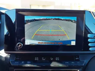 Toyota Camry LE Sedán de 4 puertas 2025