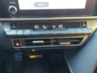 Toyota Camry LE Sedán de 4 puertas 2025