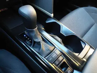 Toyota Camry LE Sedán de 4 puertas 2025