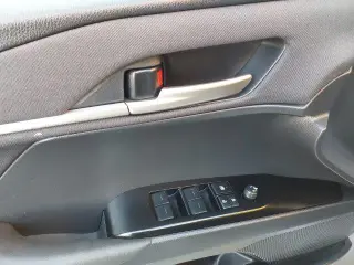 Toyota Camry LE Sedán de 4 puertas 2025