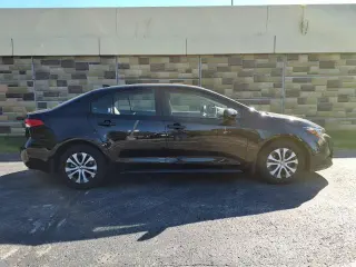 Toyota Corolla Híbrido 2022 LE 4dr Sedán