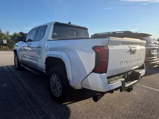 Toyota Tacoma 2024 4x2 SR5 4dr Double Cab 5.0 ft SB