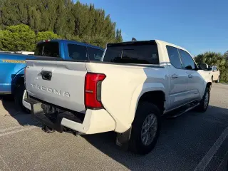Toyota Tacoma 2024 4x2 SR5 4dr Double Cab 5.0 ft SB