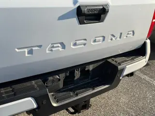 Toyota Tacoma 2024 4x2 SR5 4dr Double Cab 5.0 ft SB