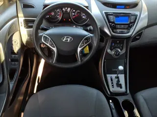 Hyundai ELANTRA 2013 GLS 4dr Sedán 6M