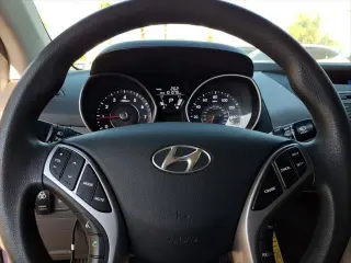 Hyundai ELANTRA 2013 GLS 4dr Sedán 6M