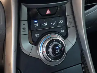 Hyundai ELANTRA 2013 GLS 4dr Sedán 6M