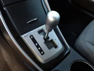 Hyundai ELANTRA 2013 GLS 4dr Sedán 6M