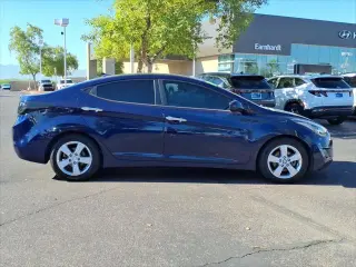 Hyundai ELANTRA 2013 GLS 4dr Sedán 6M
