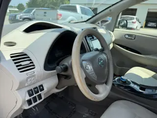 Nissan LEAF 2012 SV 4dr Hatchback