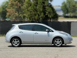 Nissan LEAF 2012 SV 4dr Hatchback