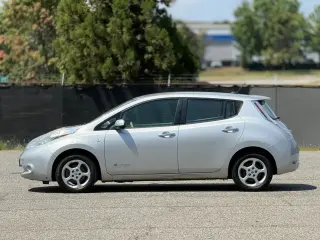 Nissan LEAF 2012 SV 4dr Hatchback