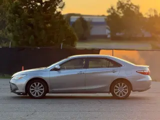 Toyota Camry 2015 SE 4dr Sedán