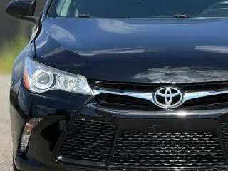 Toyota Camry 2017 SE Sedán de 4 puertas