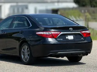 Toyota Camry 2017 SE Sedán de 4 puertas