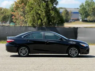 Toyota Camry 2017 SE Sedán de 4 puertas
