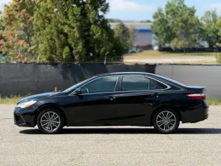 Toyota Camry 2017 SE Sedán de 4 puertas