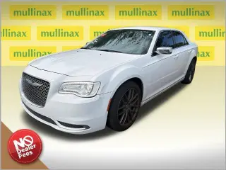 Sedán Chrysler 300 2018 Touring 4dr