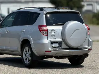 Toyota RAV4 2012 4x4 Limited 4dr SUV V6