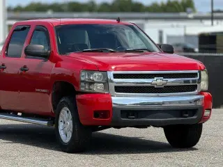 Chevrolet Silverado 1500 2007 Camioneta de Trabajo 4dr Cabina Doble 4WD 5.8 ft. SB